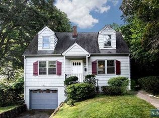 62 Squaw Brook Rd, North Haledon, NJ 07508