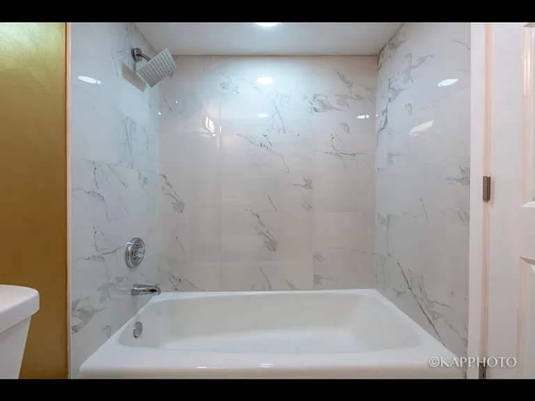 7306 N Winchester Ave #301 — Photo 6