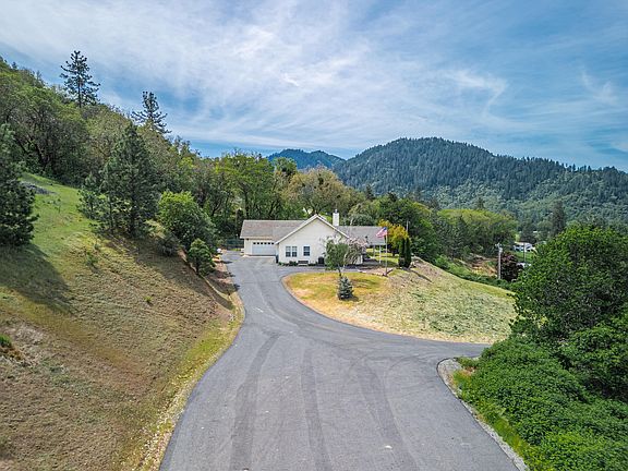2nd image of 304 Wards Creek Rd