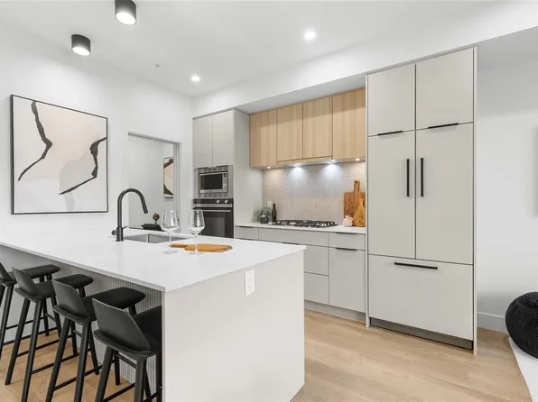 2341 Bear Mountain Pkwy #408, Langford, BC V9B 0Z6