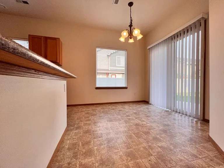 1927 E Wilson Ln — Photo 5