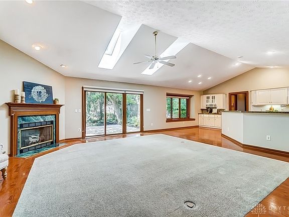 3rd image of 2476 Severn Ln