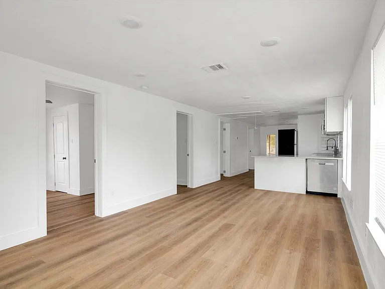 3510 Brooks St — Photo 7