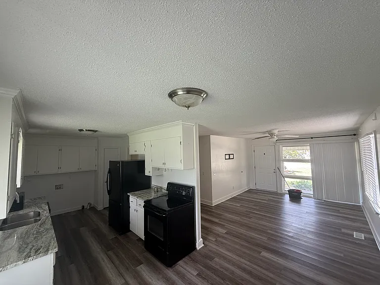 1808 W Higgins St — Photo 2