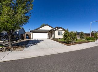 2435 NE 9th St, Redmond, OR 97756