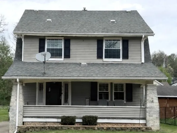 310 W Wood St, Lowellville, OH 44436