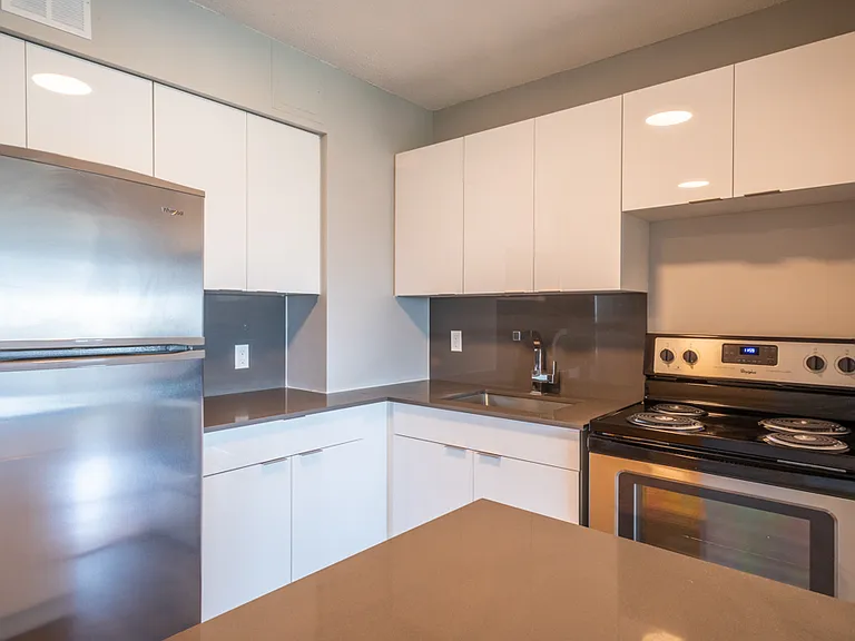 88 Bloor St E — Photo 11