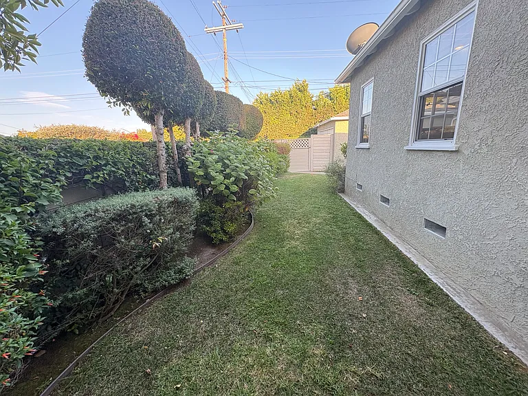 12606 Bonaparte Ave — Photo 16