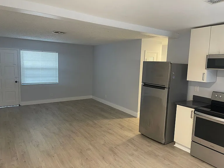 780 NE 46th Ct — Photo 16