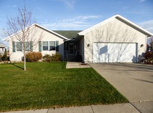 300 Park 26th St NW, Waverly, IA 50677