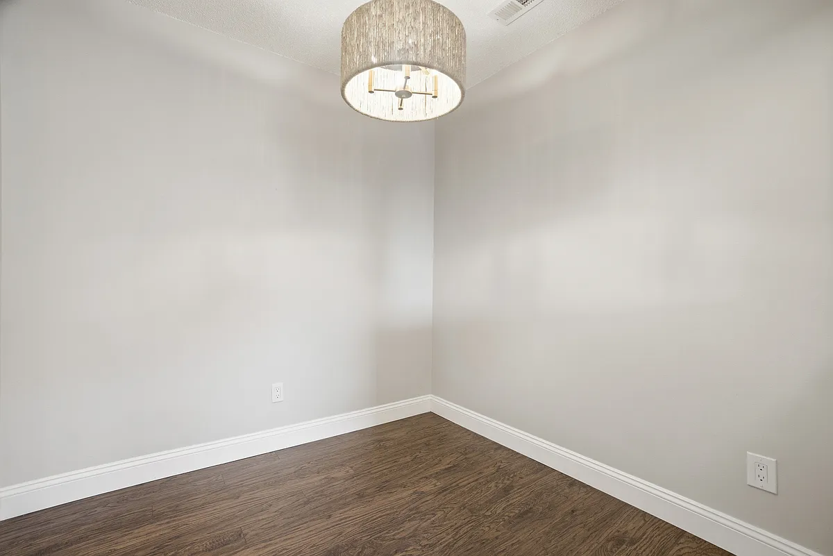 Building Photo - 414 Delaware Ave #219