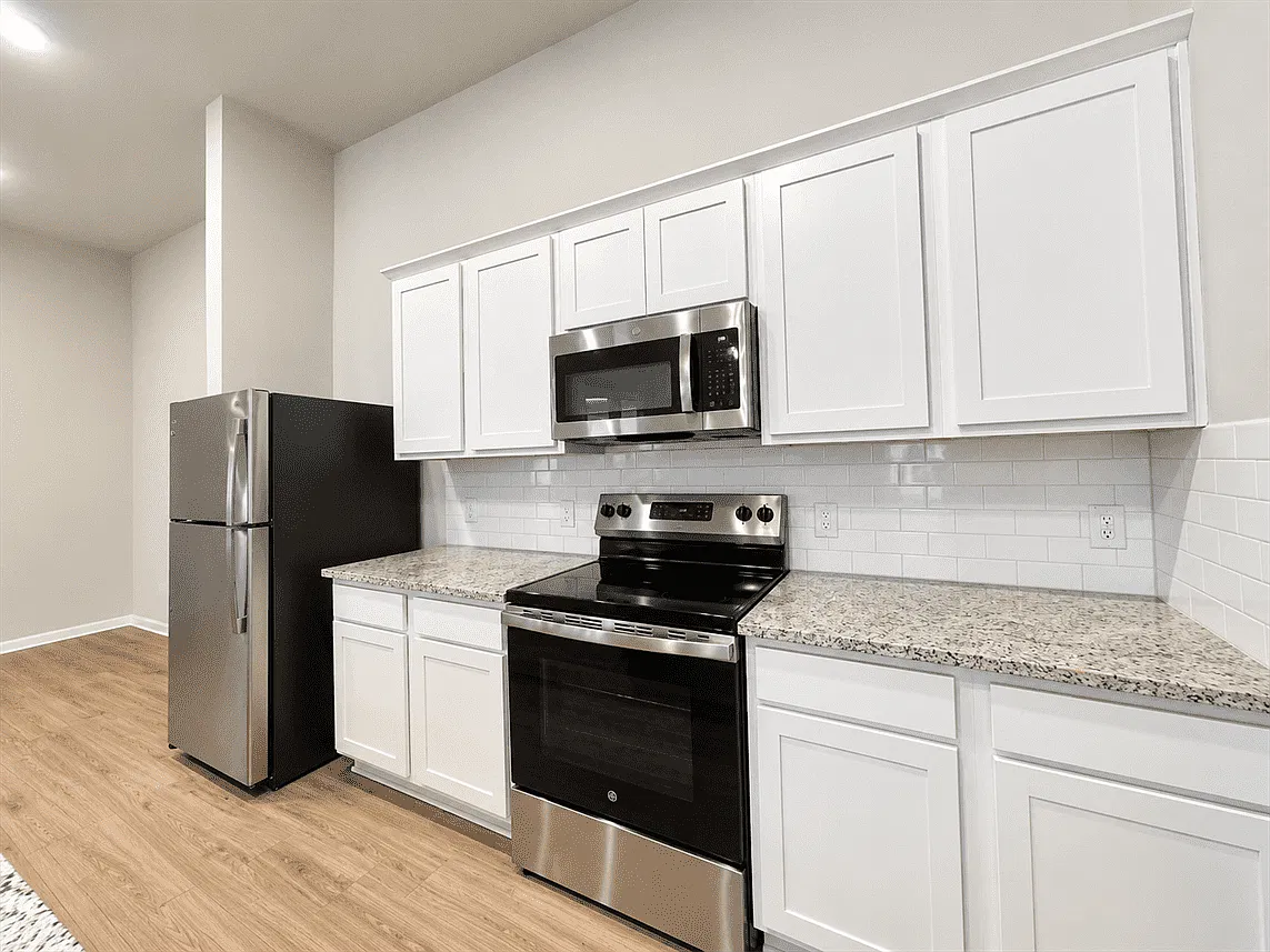 4 bed, 2.5 bath, 1676 sqft, $1,545 — Photo 2