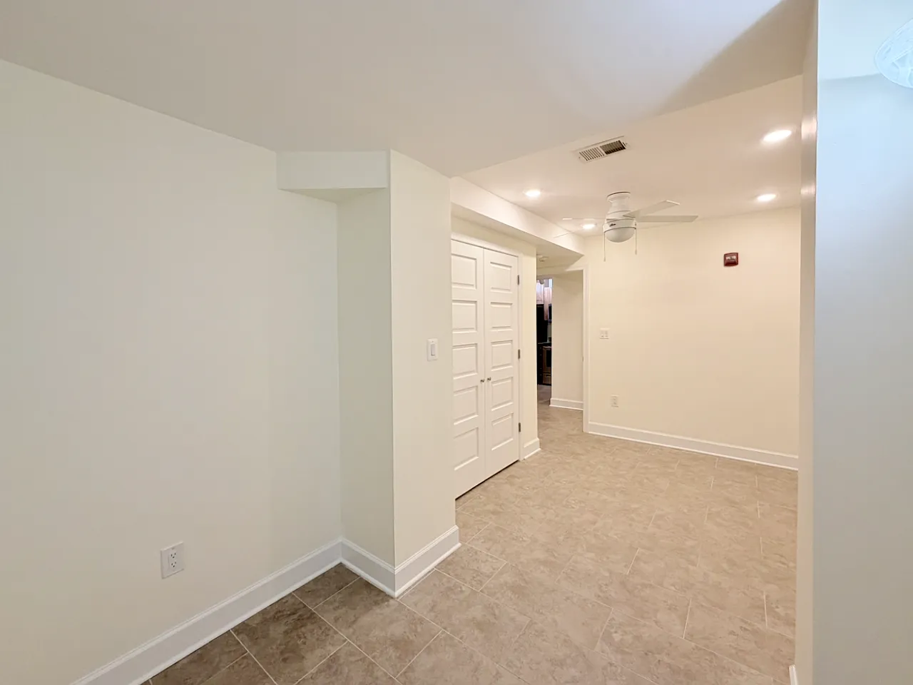 3 bed, 1.5 bath, 900 sqft, $3,696 — Photo 4