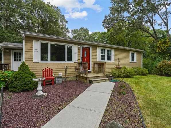 36 Clark Mill St, Coventry, RI 02816