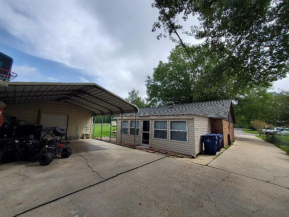 3rd image of 1412 Camelia Dr