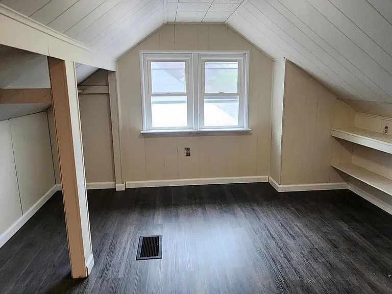 407 W High St — Photo 11