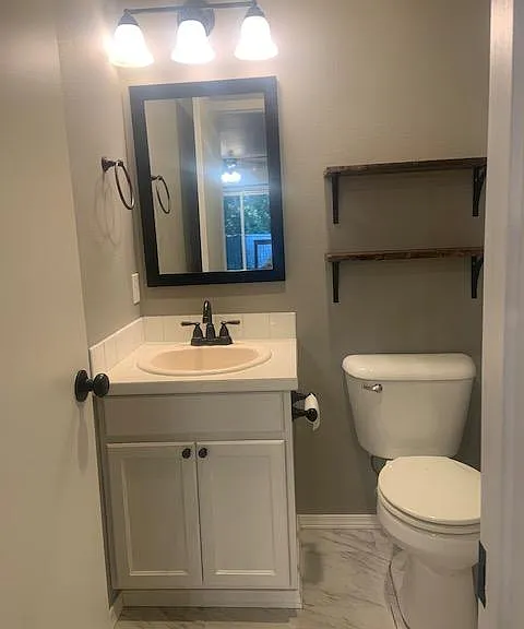 Downstairs Bathroom (BA-1)
