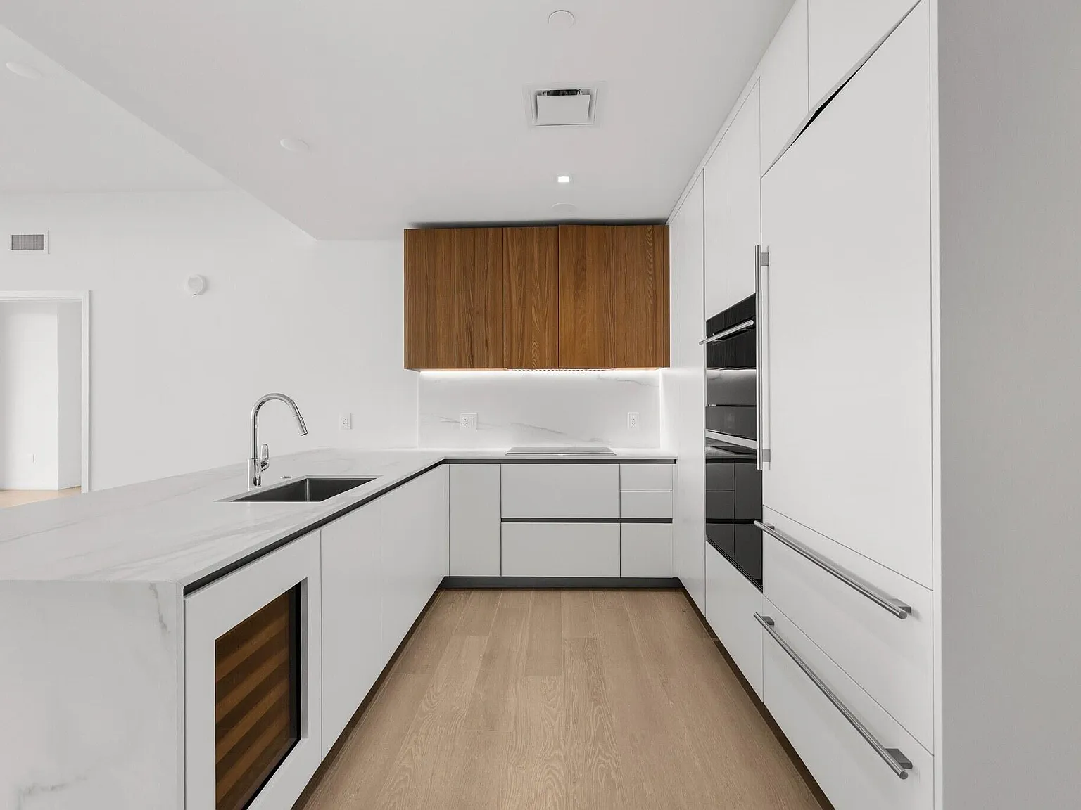 2 bed, 3.0 bath, 1819 sqft, $9,900 — Photo 4