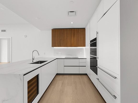 4th image of 1400 Biscayne Blvd #4003