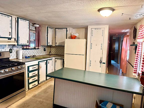 4th image of 15 Spruce Park Drive