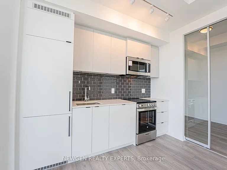 285 Dufferin St #1203 — Photo 12