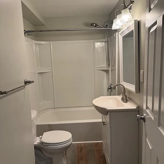 446 W Broad St — Photo 13