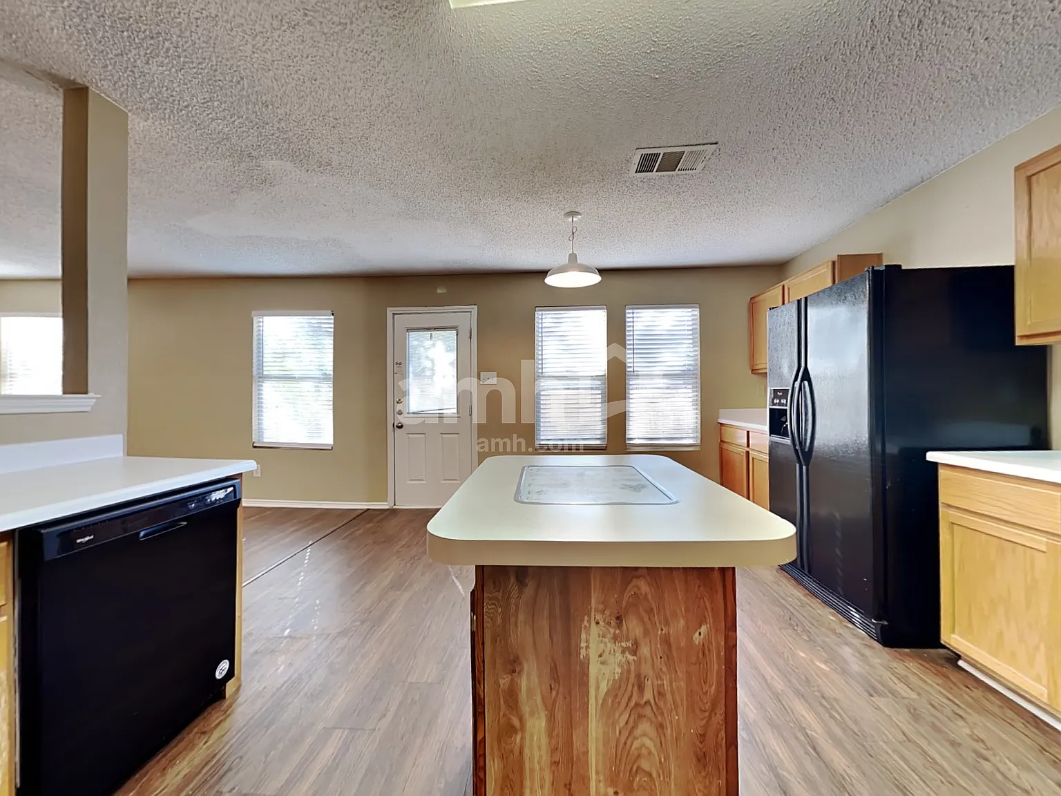 4 bed, 2.5 bath, 2611 sqft, $2,455 — Photo 4