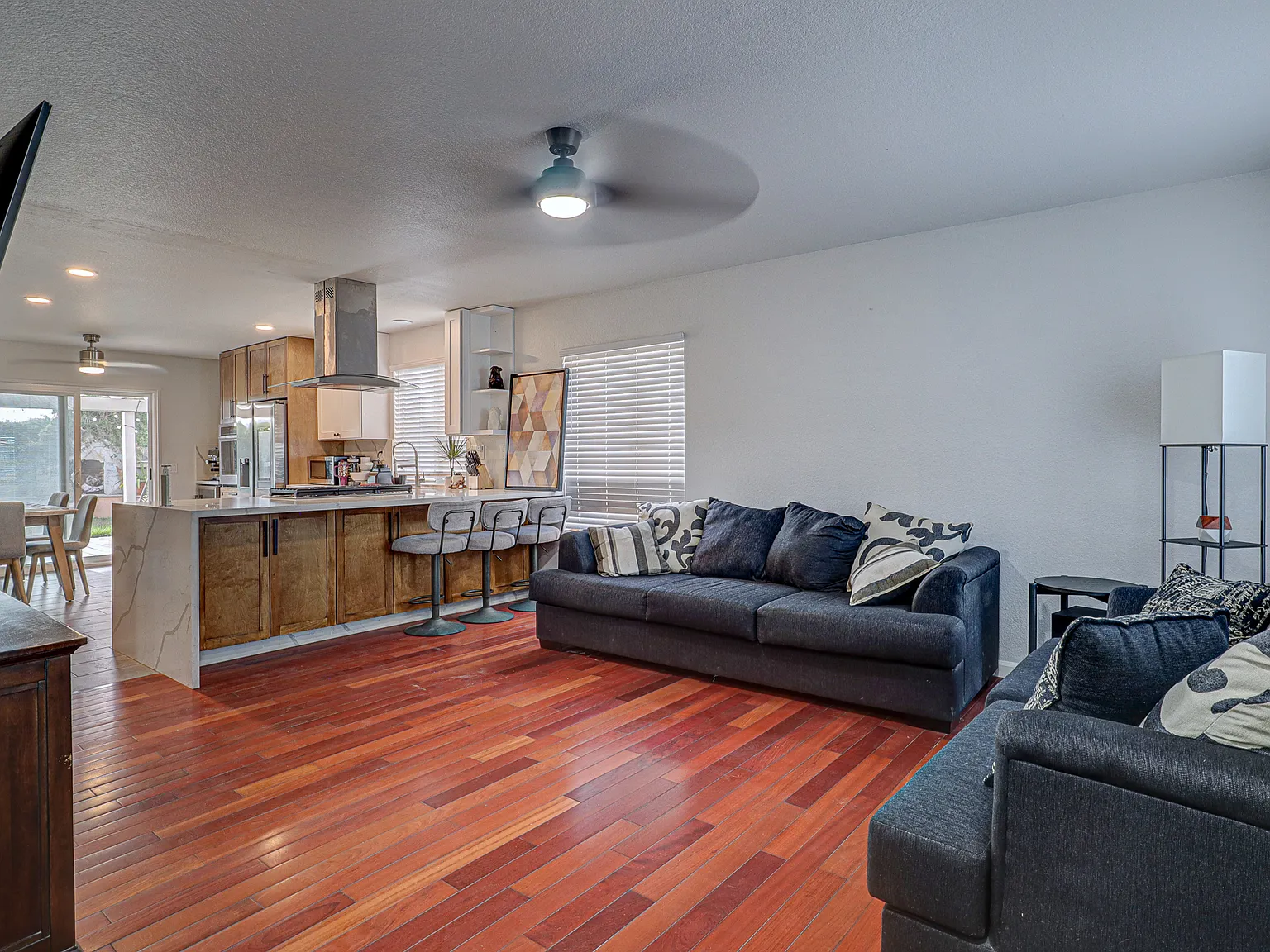 3 bed, 1148 sqft, $3,900 — Photo 4