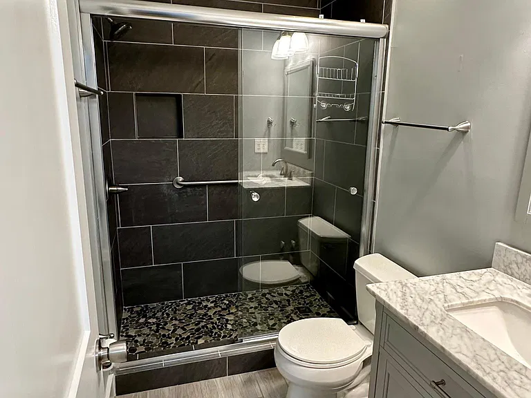 1107 Oakcrest Dr — Photo 15