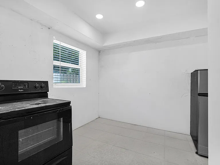 6621 Perry St — Photo 11