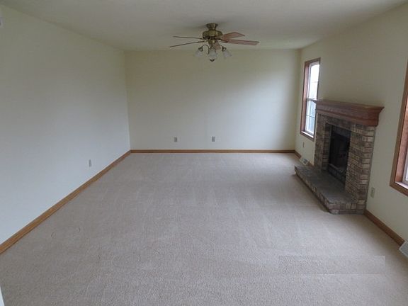 5th image of 745 Campton Dr