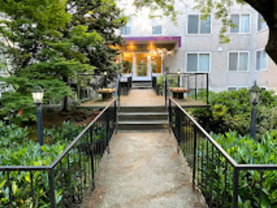 Mercedes Apartments