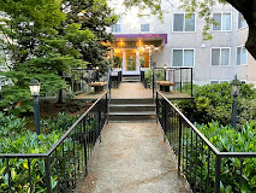Mercedes Apartments Photo 1