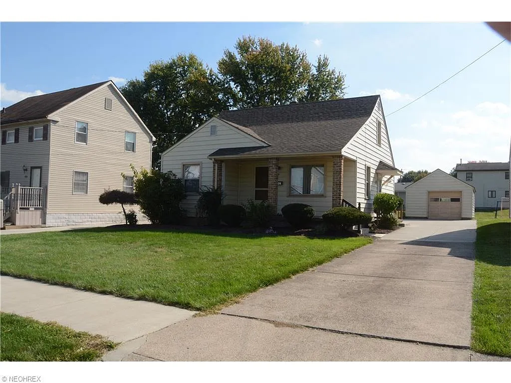 460 W Wilson St photo 1