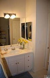 3rd image of 12 Foxglove Ln