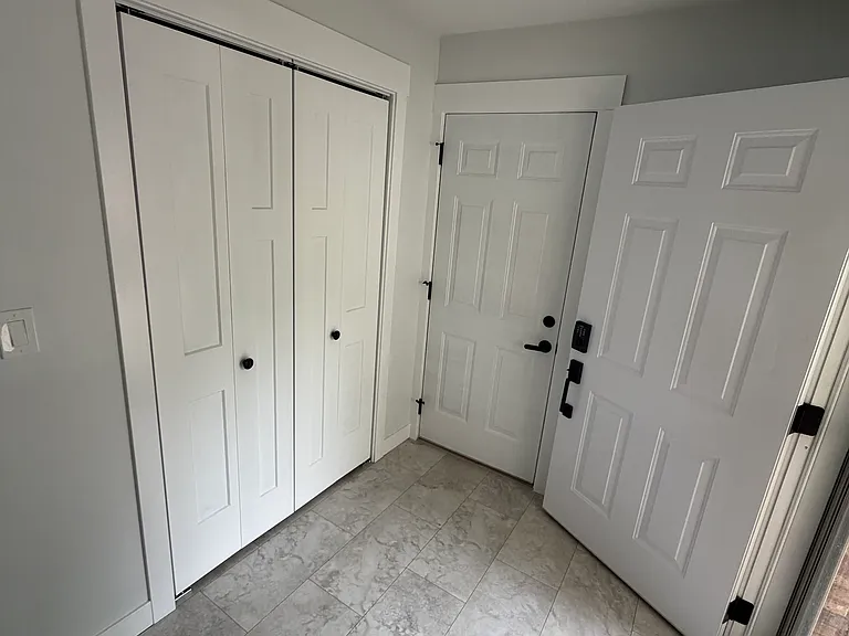 1724 Fox Point Dr — Photo 2