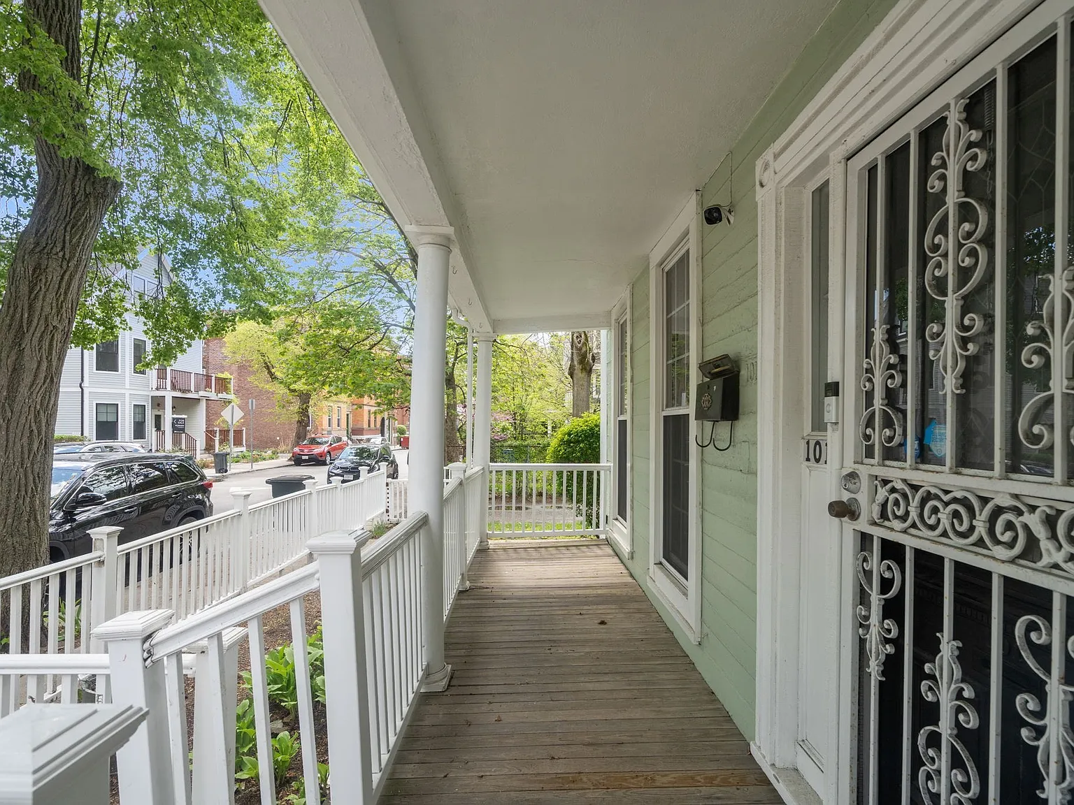 4 bed, 2.5 bath, 2216 sqft, $4,000 — Photo 3