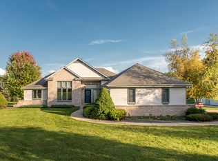 W260S7450 Oakdale Dr, Waukesha, WI 53189