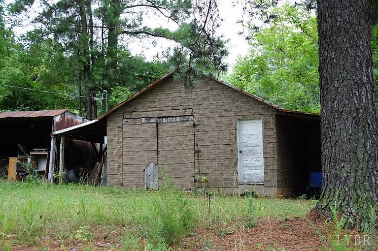 2nd image of 126 Swallow Ln