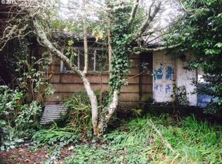692 S 20th St, Reedsport, OR 97467