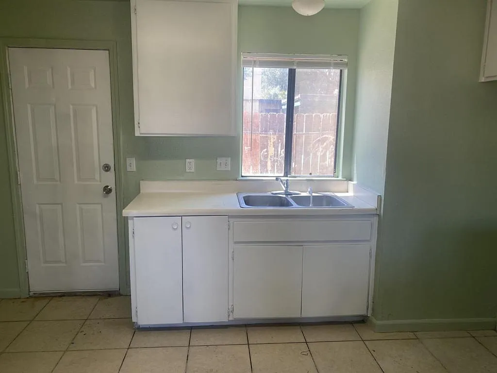 9749 N Loop Blvd — Photo 4