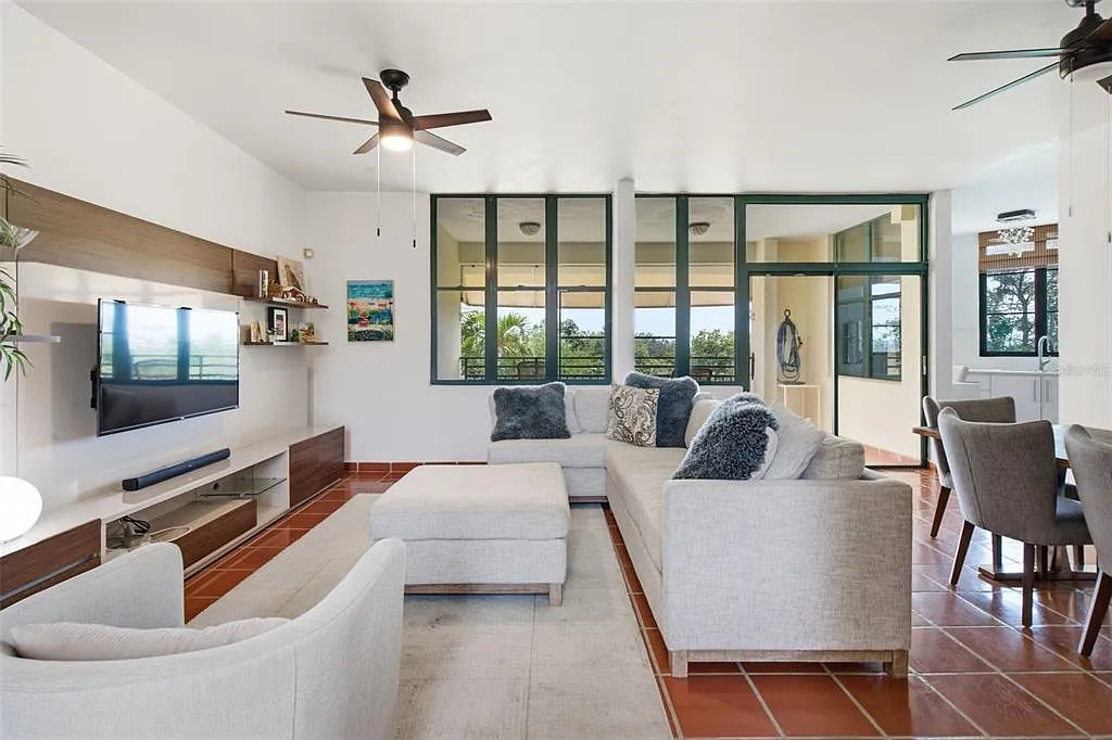 3 bed, 2.0 bath, 1702 sqft, $3,000 — Photo 4
