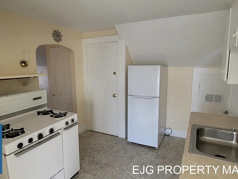 106 Vine St #3