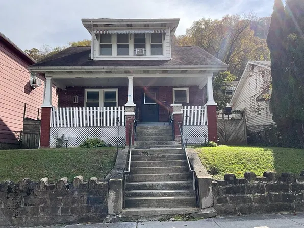 1502 Temple St, Hinton, WV 25951