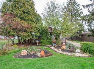 4925 Wake Robin Rd, Mentor, OH 44060