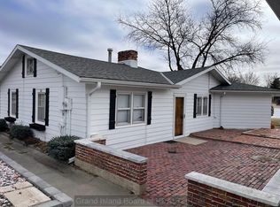 28 Kuester Lk, Grand Island, NE 68801