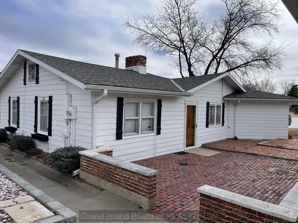 28 Kuester Lk, Grand Island, NE 68801