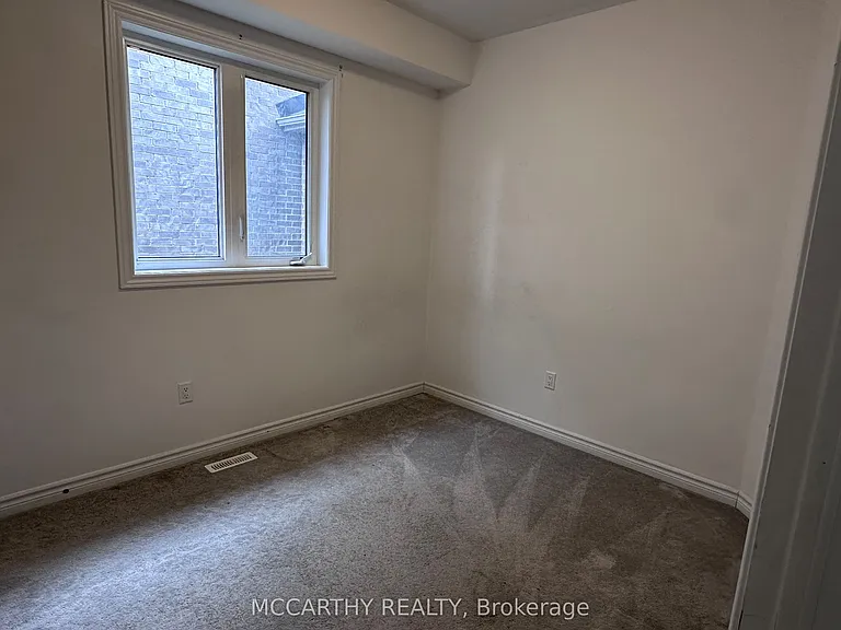 231 Ridley Cres — Photo 12