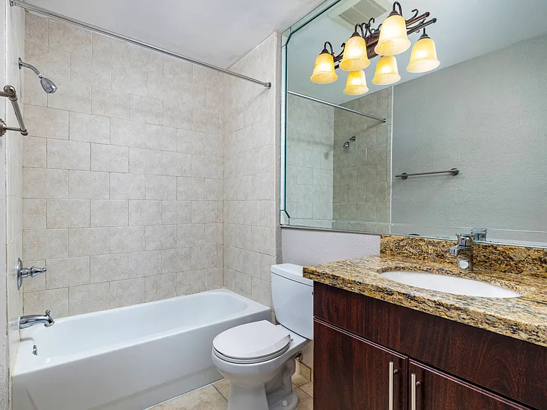 Meridian Luxury Condominiums — Photo 79