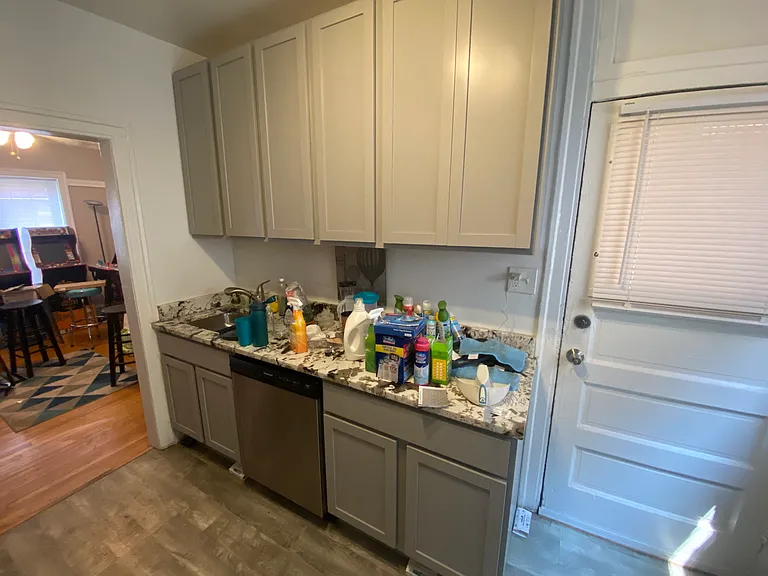 1235 W Greenleaf Ave #2N — Photo 8